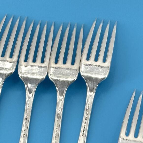 Oneida Community QUEEN BESS II Tudor Silver Plate 1946 Flatware 6-Dinner Forks - Picture 8 of 9